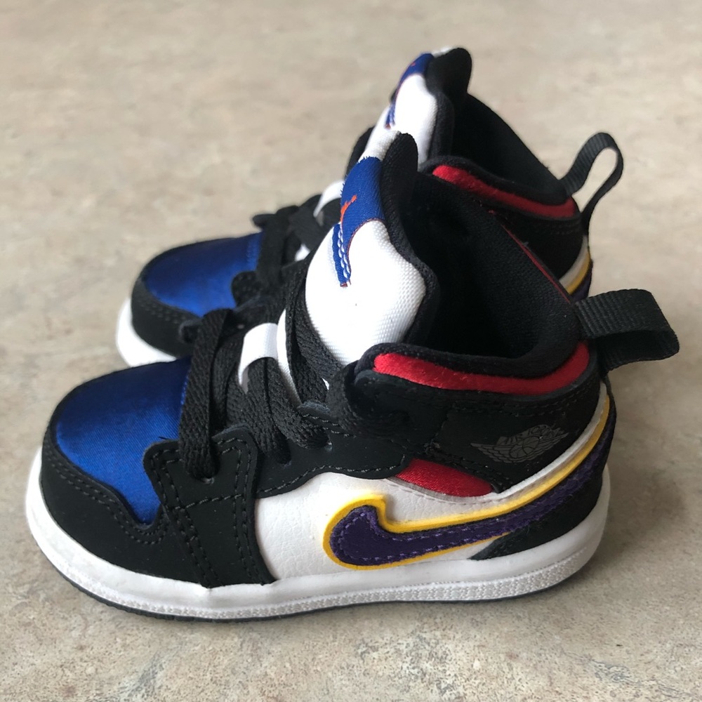 🌈 JORDAN 1 MID SE (4C)
